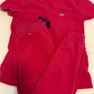 FIGS Magenta scrub set TOP XS BOTTOM S (subtle stains)